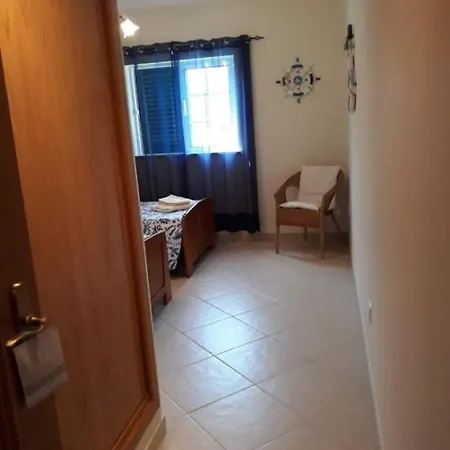 With 2 Bedrooms Near *