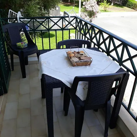 With 2 Bedrooms Near *
