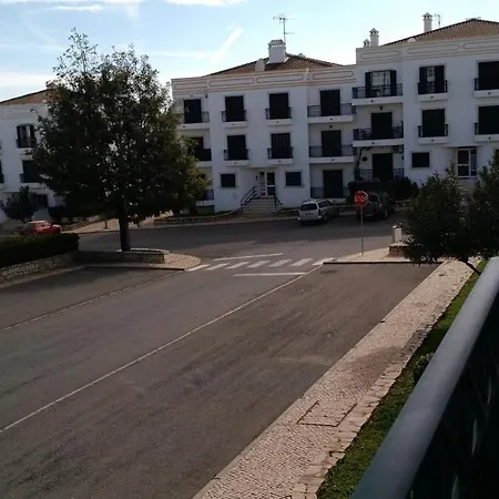 With 2 Bedrooms Near *