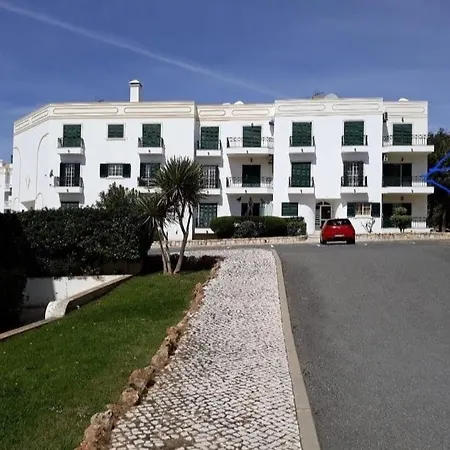 With 2 Bedrooms Near Appartamento Tavira